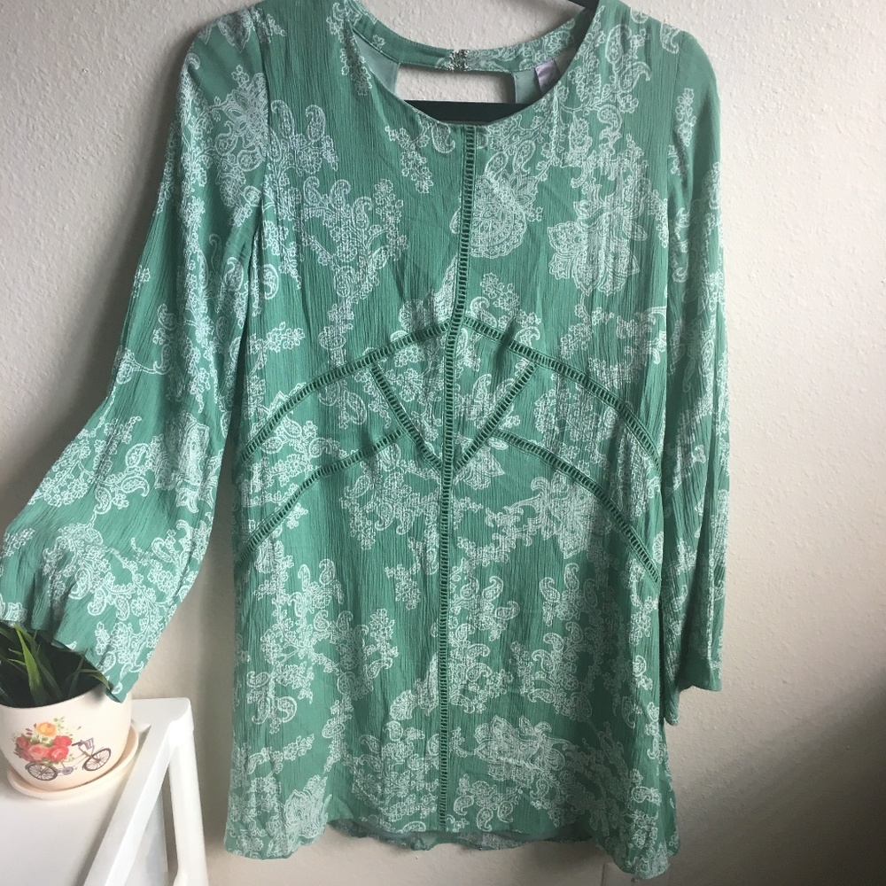 [FRANCESCA'S] ALYA GREEN SHIFT PAISLEY DRESS #331